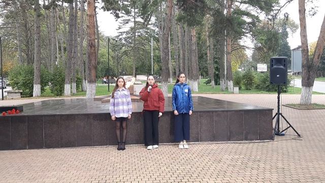 Девчонки читают стихи