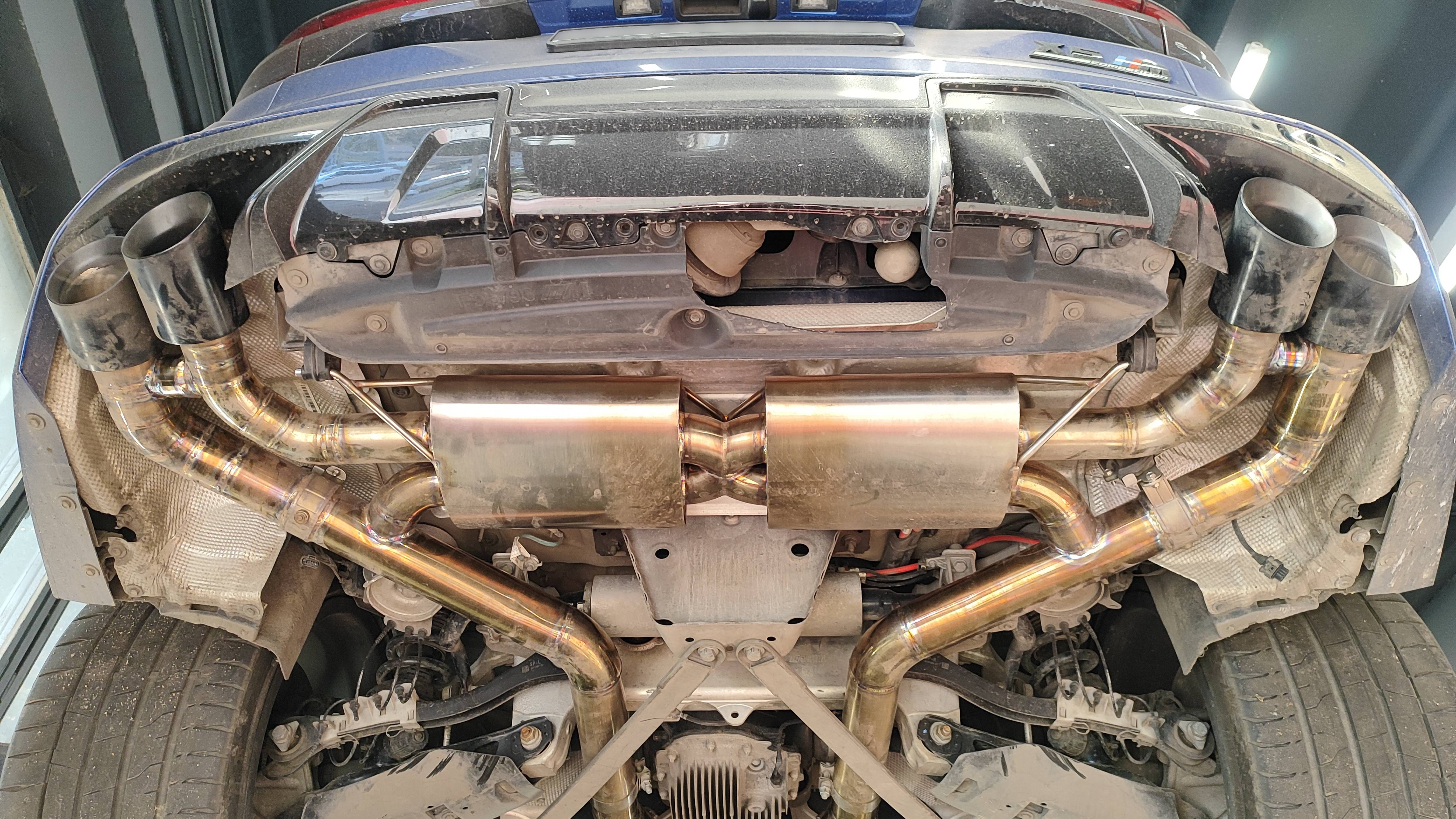 F85 custom exhaust Ver1