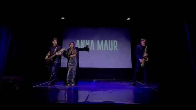 Обнимай  Анна Маюр