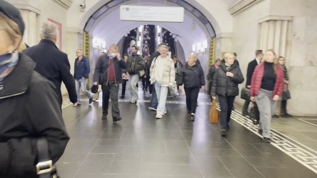 Еду в московском метро до Нового Арбата и Старого Арбата. Москва. Эпизод 62