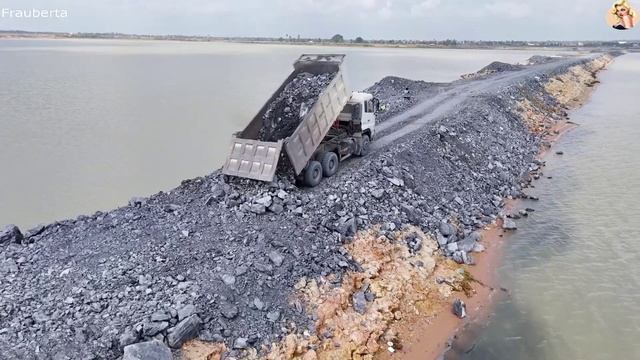 Строительство дорога на озере очередной обзор