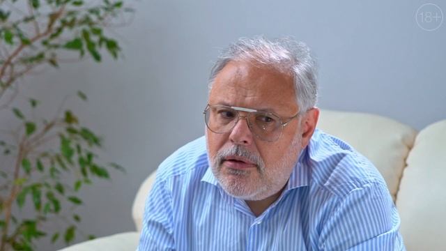 Михаил Хазин