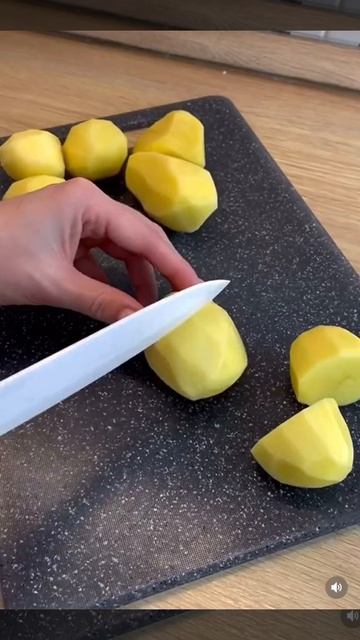 Куриные бёдра с картофелем в духовке 