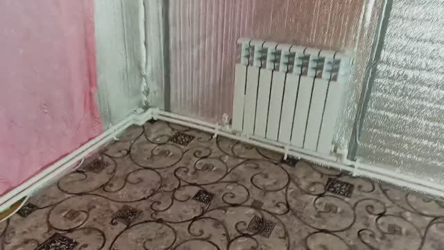 Делаю пластиковое отопление . Спаял трубы в большой комнате .