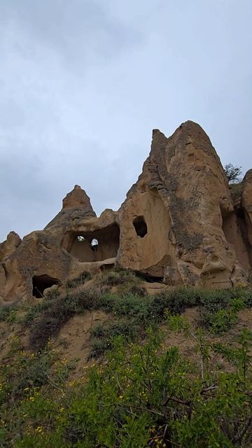 Скальные пещеры Каппадокии в Турции