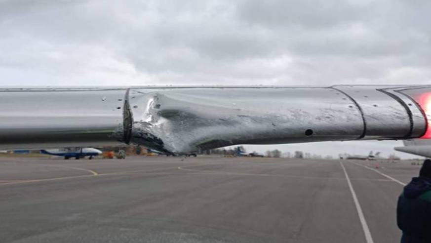 Самолет авиакомпании Zafer Air задел крылом микроавтобус с пассажирами