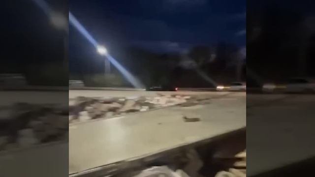 В Ставропольском крае перевернулась фура с грузинским вином — коробки с алкоголем были разбросаны...