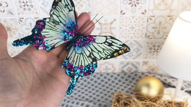 Декоративное украшение на клипсе БАБОЧКА БЛАНКА, перо, 12 см, MC40317-2