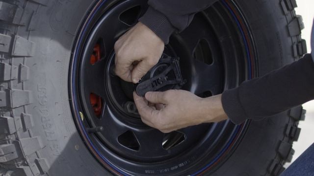 Механизм фиксации крышки мини-хаба УАЗ 