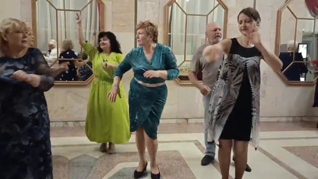 А я несу тебе цветы..... 12.10.25.