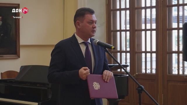 Таганрогскому институту имени Чехова  70 лет