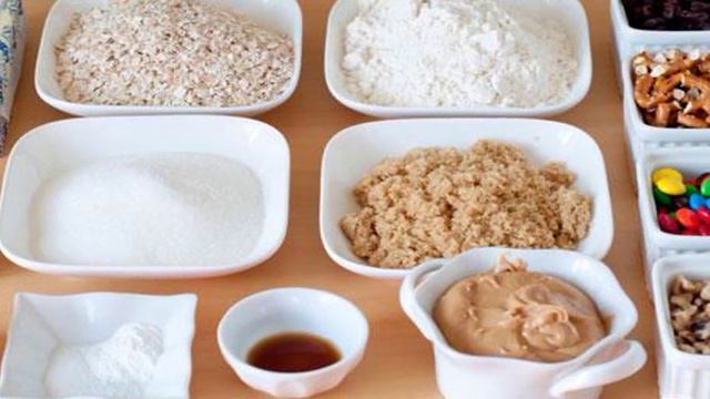 Печенье с изюмом орехами и MMs