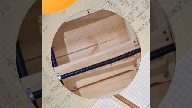 1000037140.mp4 (Собака смотрит на монтаж электропроводки (в э/щите) в доме А-фрейм)