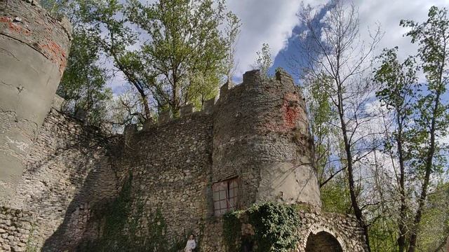 Даховская. Замок или старый кирпичный завод.