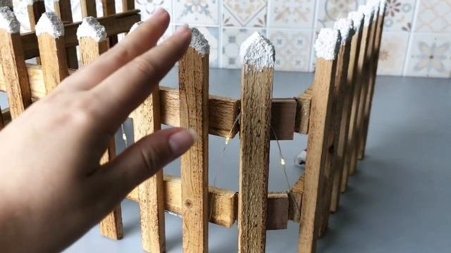 Декоративная ограда МАЛЕНЬКИЙ ЗАБОРЧИК С ОГОНЬКАМИ дерево тёплые белые микро LED-огни ACW004100