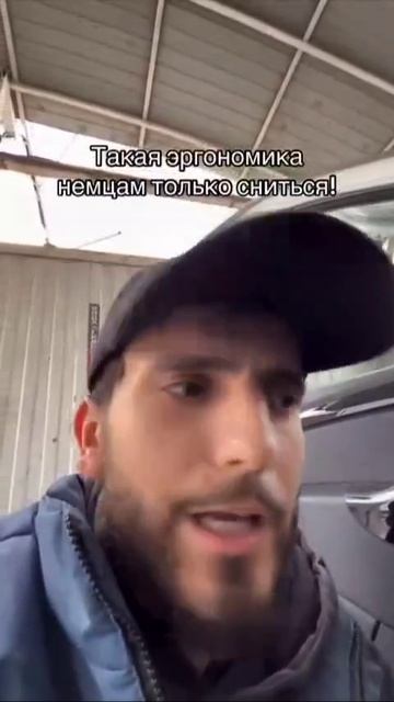 Мужик в рилсах показал очередную гениальную фичу в Lada Largus.

АвтоВАЗ всегда на шаг впереди.