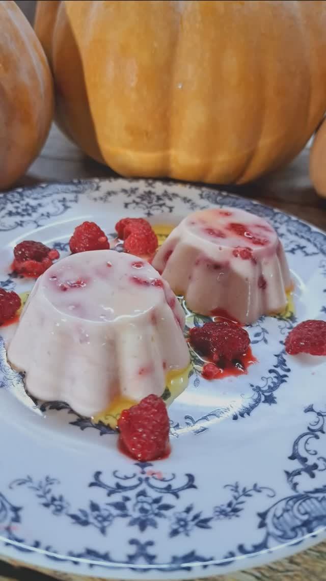 Малиновое чудо)))😍😍😍 Любимый десерт моего мужа)))🤗🤗🤗 Очень просто и очень быстро!!!😋😋😋