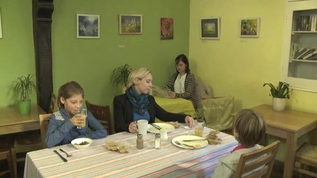 FF 4| Family And Friends 4 | Fluency1.dvd