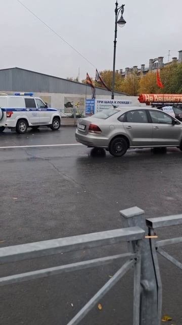 «На Вашингтон» в Оренбурге полиция остановила водителя с ракетой на крыше автомобиля