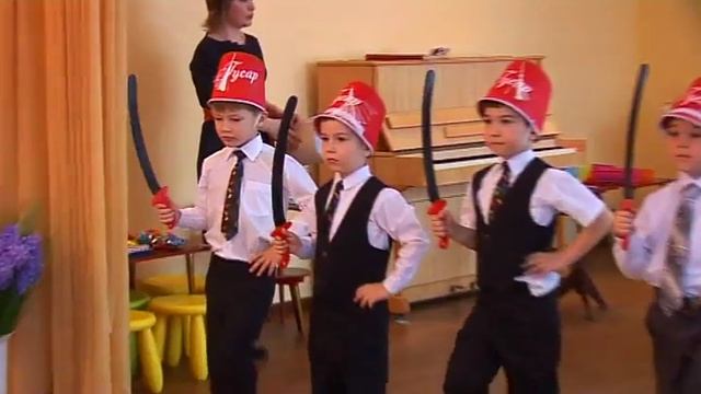 танец гусары старшая группа Радуга