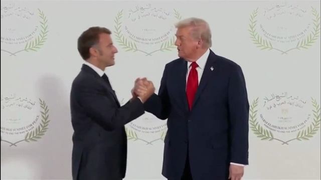 Инцидент с рукой: Трамп и Макрон на встрече в Египте