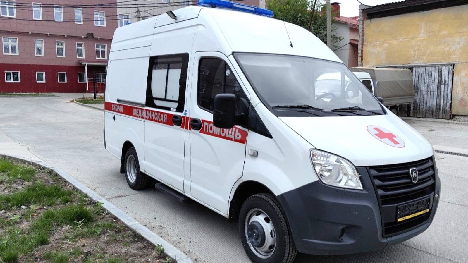 В больницу Урая поступила новая машина скорой помощи