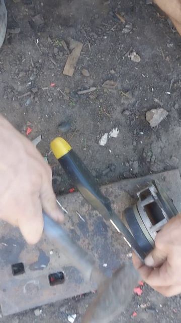 Получилось целым магнит достать...