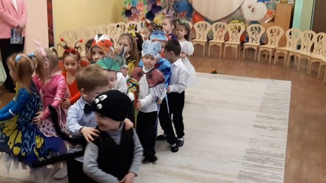 Танец Сороконожка
