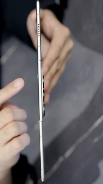 Супер тонкий смартфон Tecno Phantom Ultimate G Fold  slim tecno phone slimphone