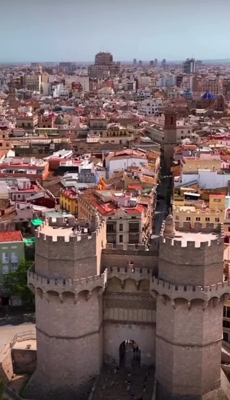 Самый зеленый испанский мегаполис, динамичный город, живописный курорт. Удивительный город, котор...