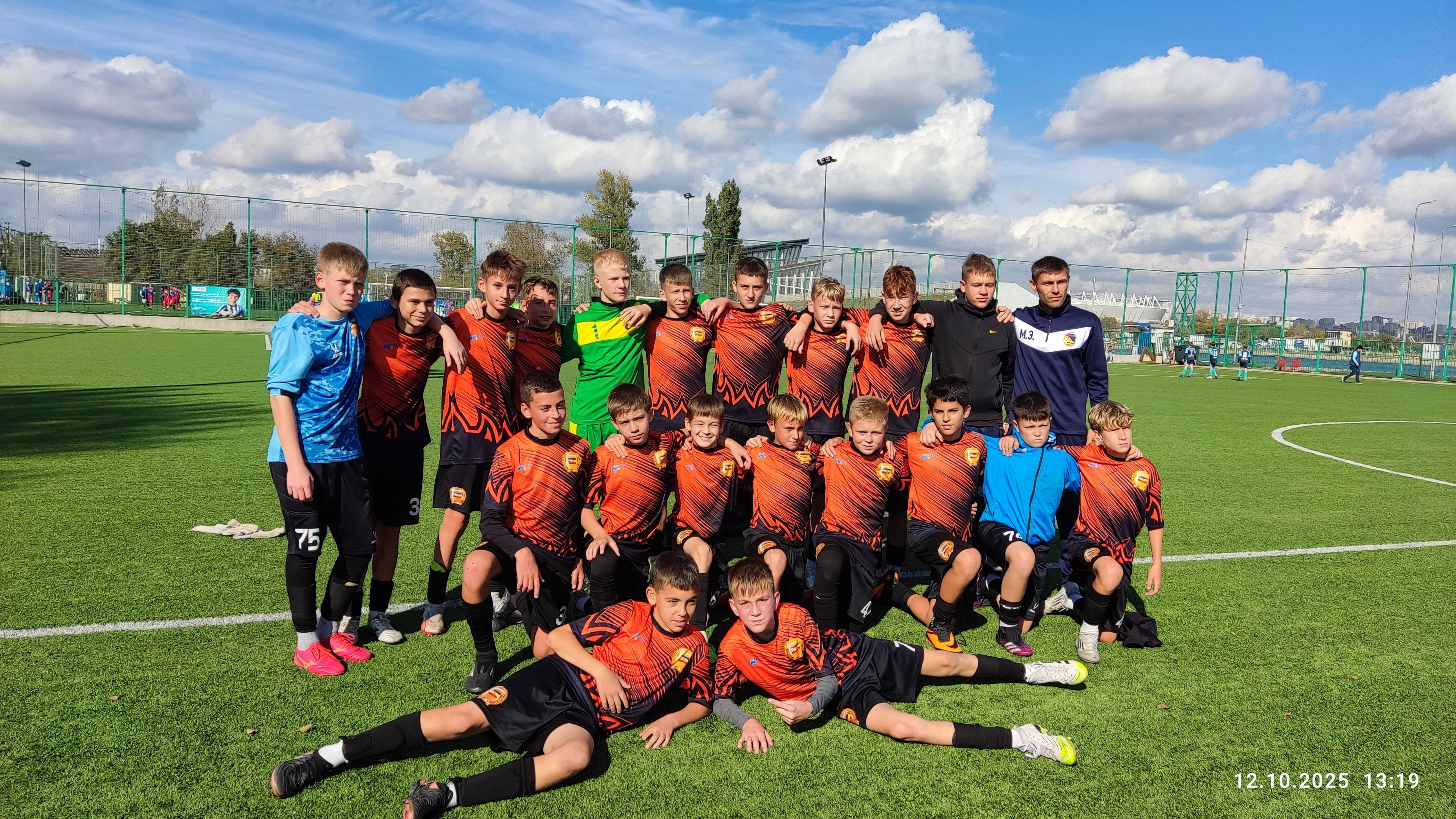 ИНТЕР-СПОРТ-ПРО - ЖФК "Юнона" первый тайм 12.10.2025г., г.РнД, футбольное поле, гребной канал