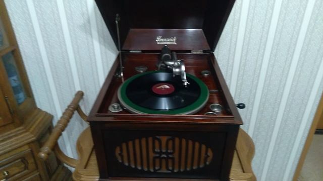 Граммофон Brunswick модель 105. США 1922 год