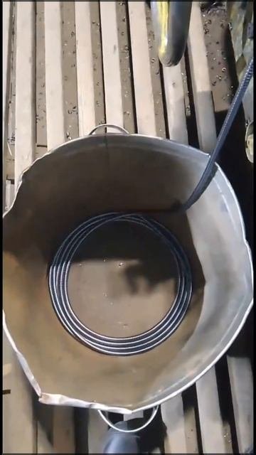 Токарь. Змея из стружки.