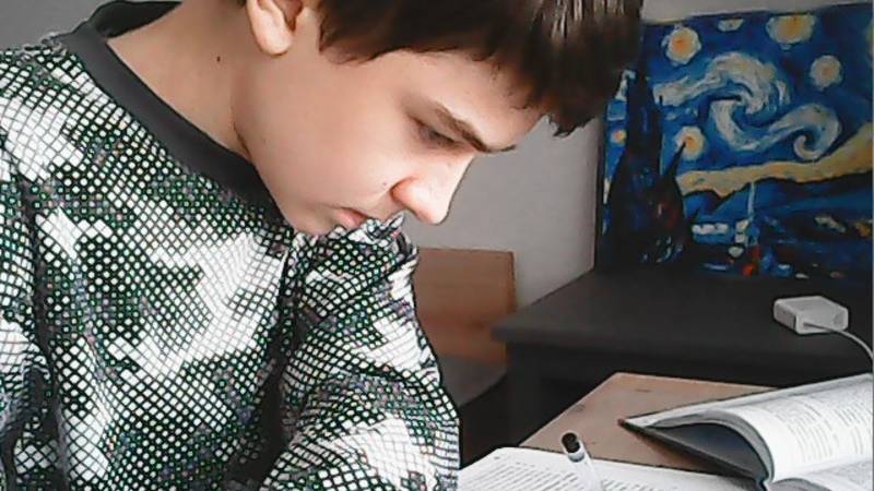 Делаю дз и что - то еще.