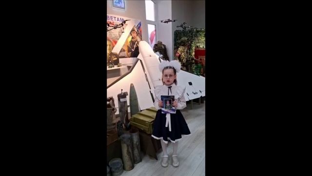Гусева Полина читает стихотворение своего дяди, Евгения Гусева, погибшего на СВО.