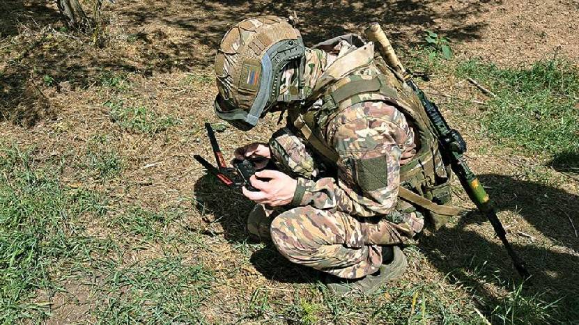 Расчеты FPV-дронов на оптоволокне уничтожили подразделение ВСУ в зоне СВО