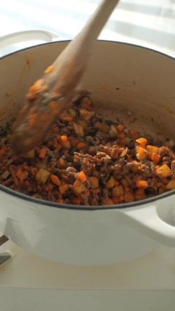 Густой чечевичный суп с фаршем и баклажанами 🥰