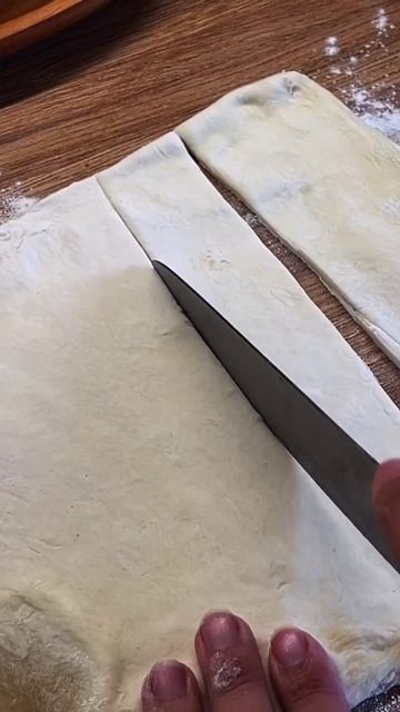 Буженина из индейки и сосиски в тестЕ