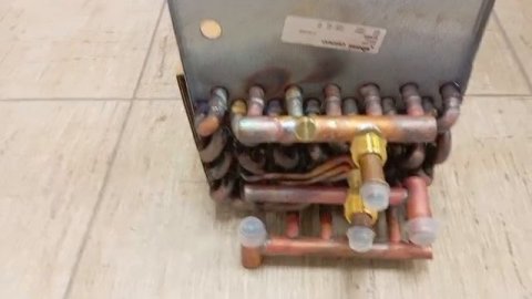 564185 Радиатор кондиционера MANITOU MLT-735 (Маниту)