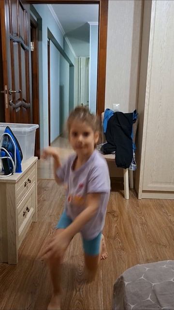 Песика нет, ограничимся танцем