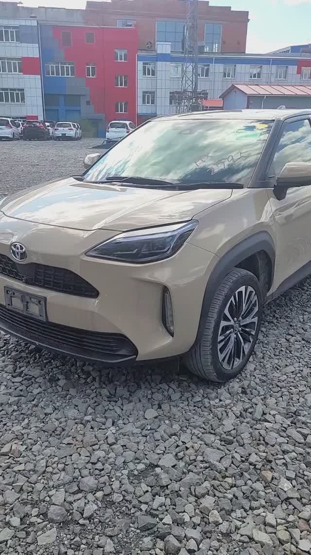 Автомобиль Тойота Ярис Кросс