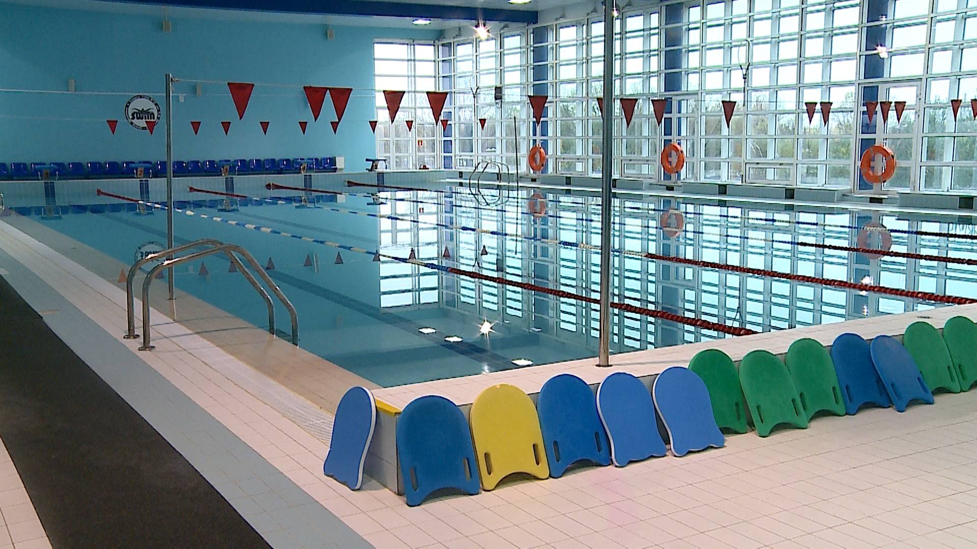 (Рыбинск-40) БАССЕЙН ЖДЁТ ПОСЕТИТЕЛЕЙ