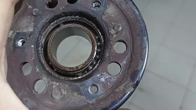 Шкода Рапид замена подшипника кондиционера