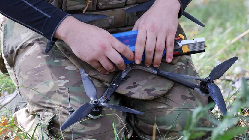 Операторы FPV-дронов уничтожили танк ВСУ на харьковском направлении зоны СВО