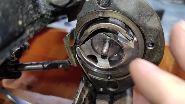 Швейная машинка из СССР Ремонт и настройка