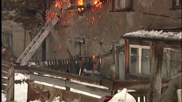 2008.10.10 Мегион пожар деревянного двух этажного дома
