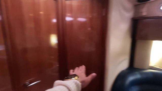 Sealine S38 Sport Open — кабинет джентельмена