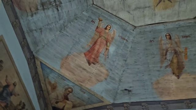 Удивительные росписи деревянного храма Архангела Михаила в Малых Ясырках