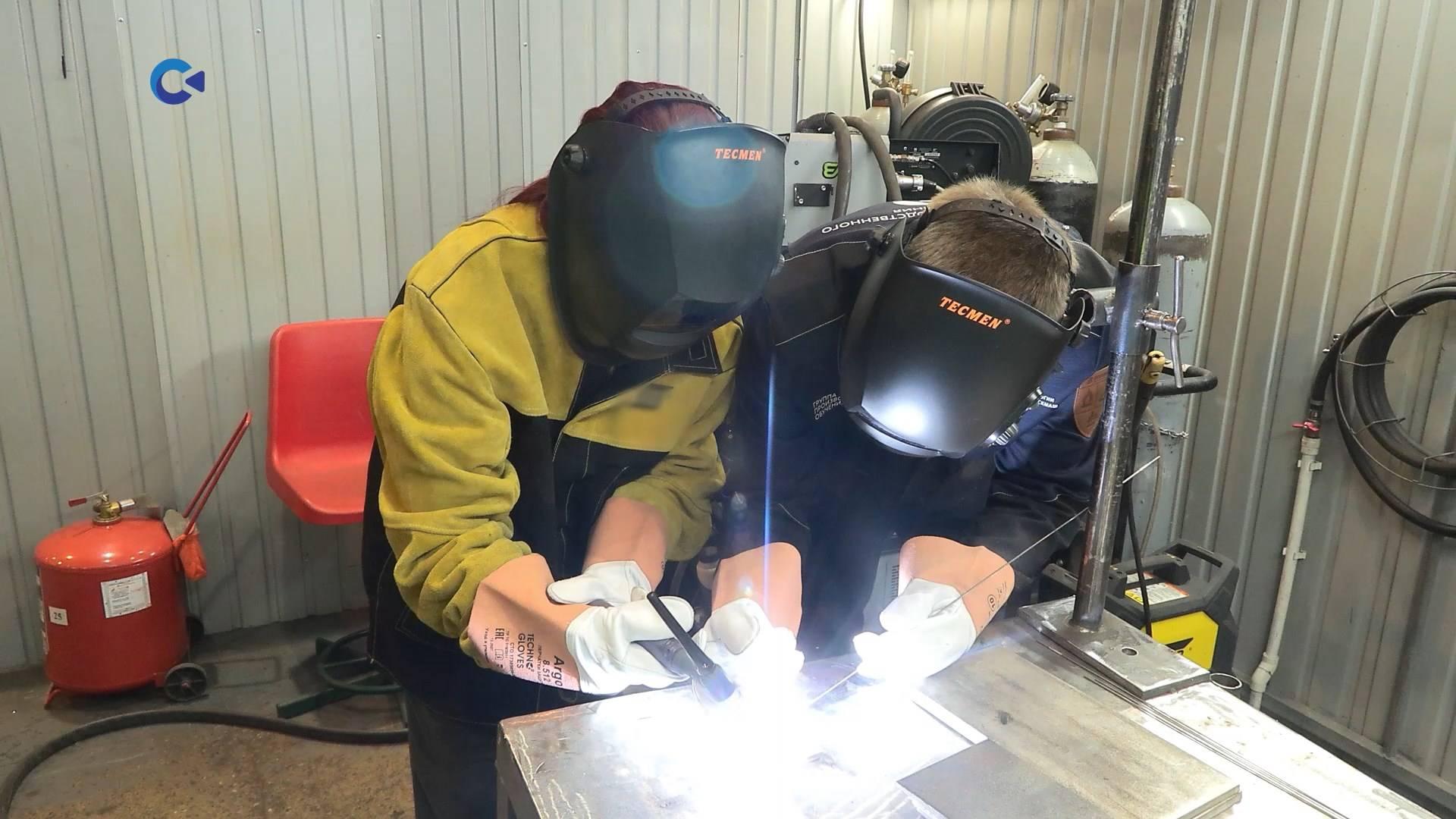 В Петрозаводске прошёл чемпионский урок от лучшего сварщика России