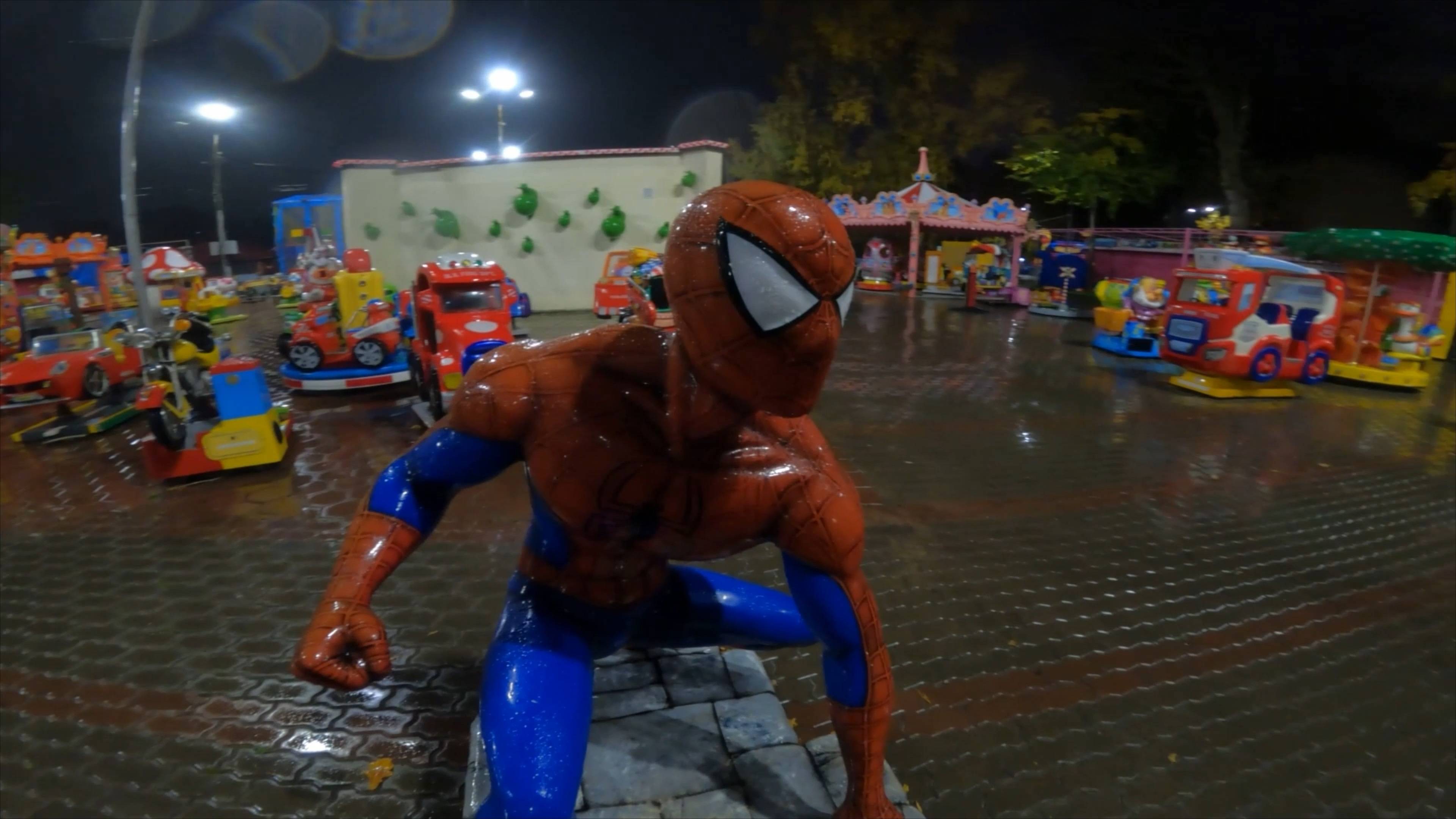 4K 🇷🇺 Россия (Самара), парк Гагарина, мультяшные герои/Уличная тренировка